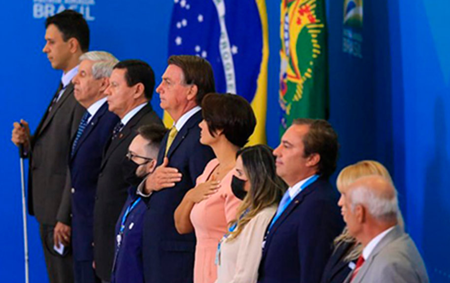 Presidente Jair Bolsonaro participa de evento que celebra a convocação de pessoas com deficiência.